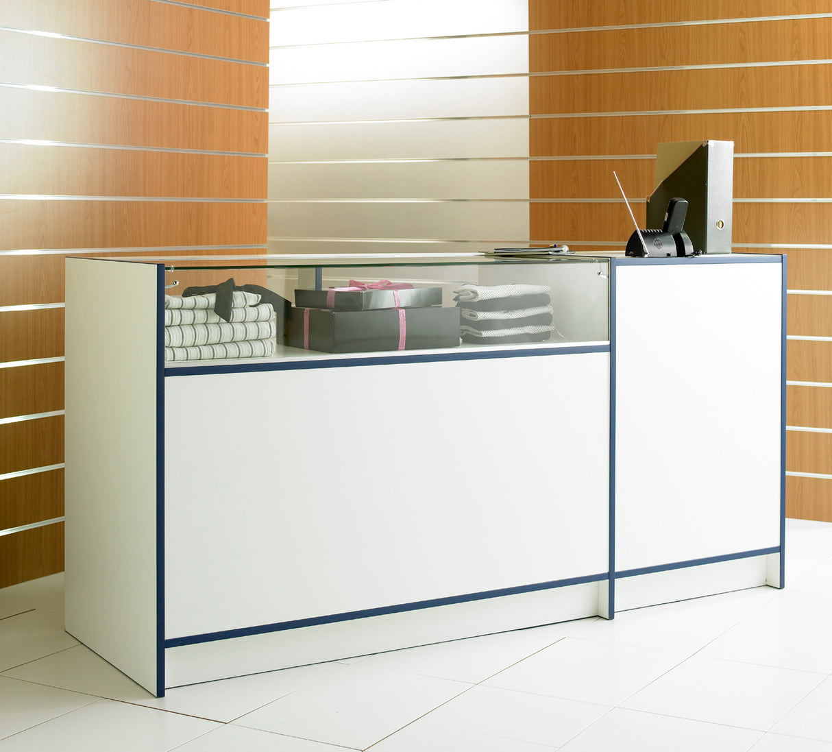 1/4 Glass Combination Counter