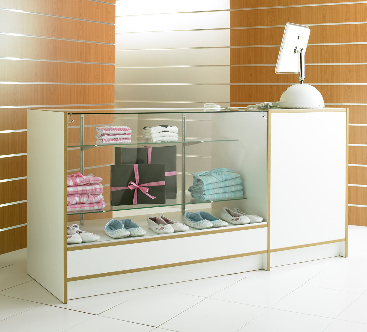 3/4 Glass Combination Counter